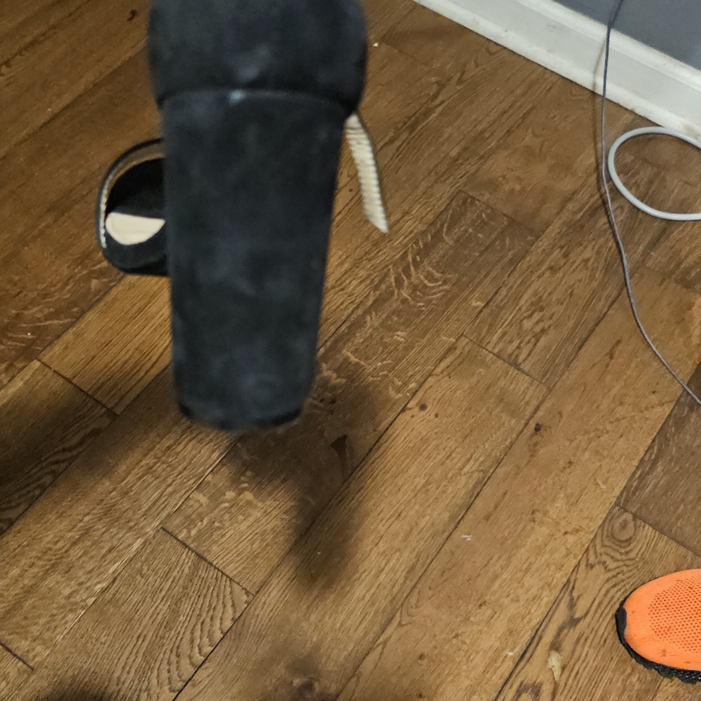 Heels - Picture 5 of 9